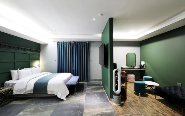 El Tower Hotel