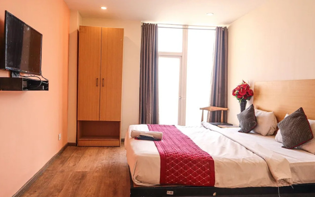 Hotel Noida Grand 121