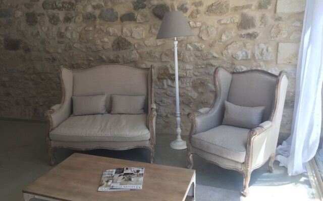 CHAMBRE D HOTES LE MAS DES LIMITES à ROGNONAS