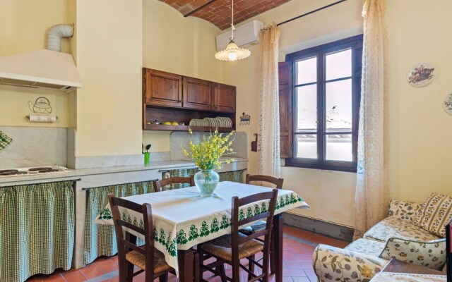 Graceful Apartment in San Miniato with Swimming Pool