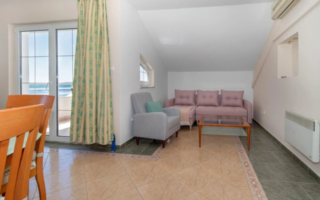 Nice Apartment in Dramalj With Wifi and 2 Bedrooms