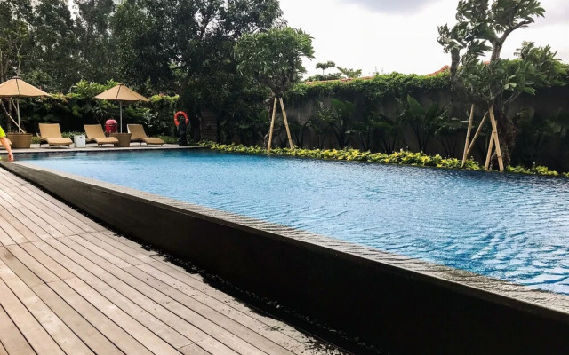 Fancy And Nice 1Br Apartment At Veranda Residence Puri