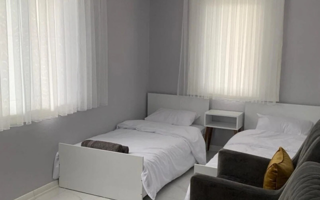 Mesmerizing House With Heated Pool in Sapanca