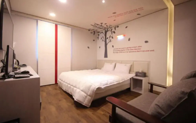 Geoje H Motel