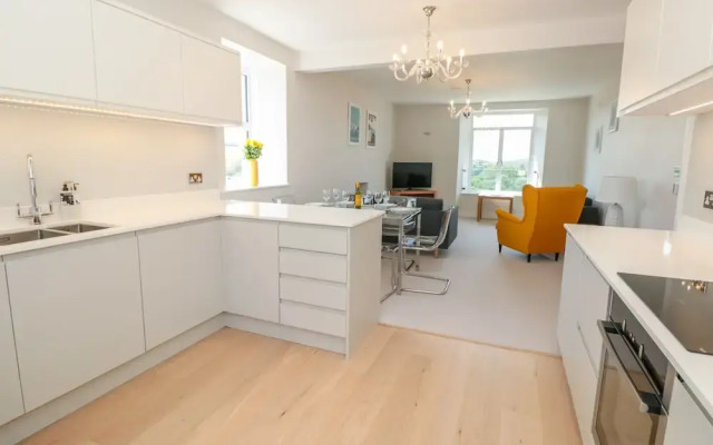 4 The Manor House, Hillfield Village
