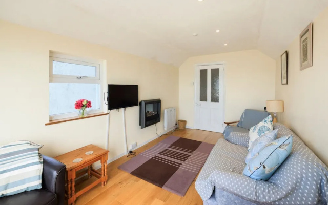 Beach Side House in Beautiful Borth