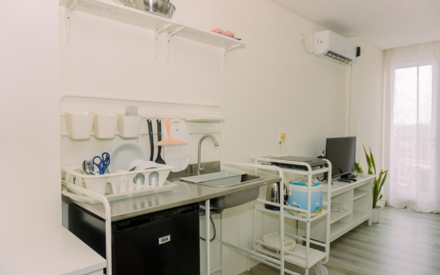 Comfortable And Homey Studio Bintaro Icon Apartment
