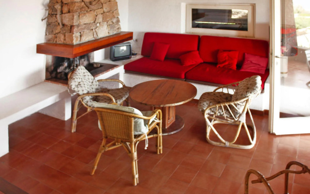 Apartment in Costa Paradiso with garden furniture