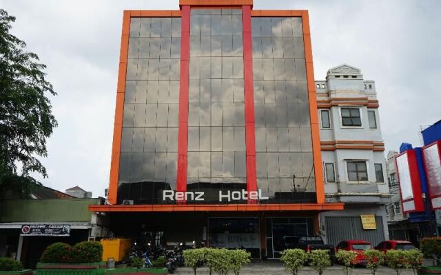 OYO 633 Ren'z Hotel