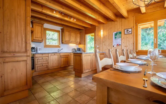 Spacious Chalet With Patio Facing Mountains