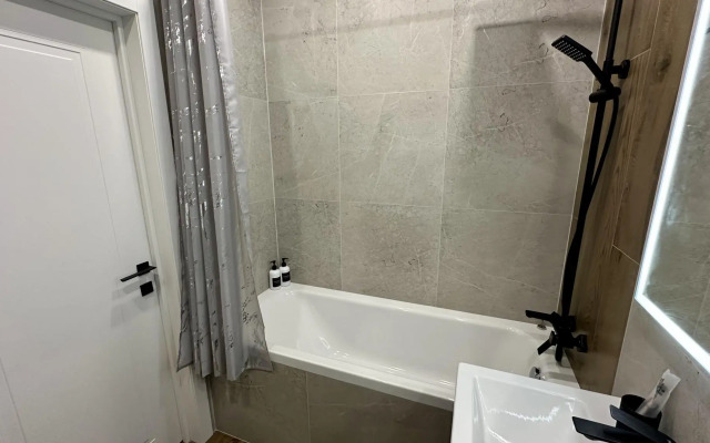 Уютные апартаменты на улице Республики 204 к7