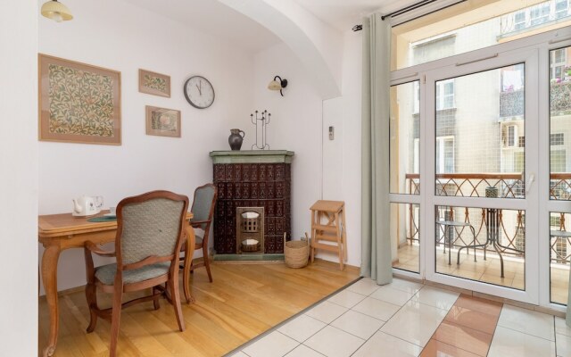Retro Apartment Cracow Center by Renters