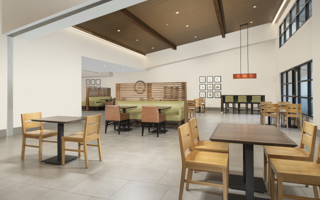 Country Inn & Suites by Radisson, Seattle-Tacoma International Airport, WA