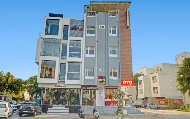 Oyo Flagship 807030 Silver Valley