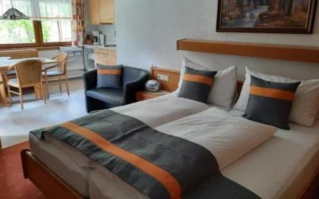 Gästehaus Almrausch, Ferienanlage mit Pool