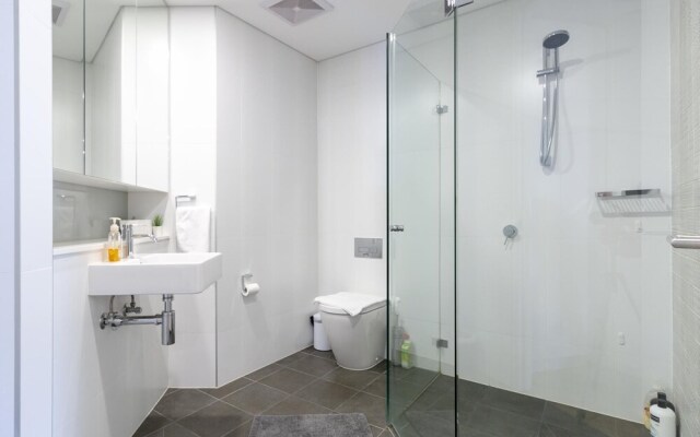 C16 Darling Harbour 2 BDR APT