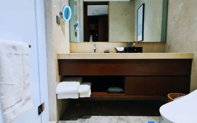 Ying Shan Hong Jinling Grand Hotel