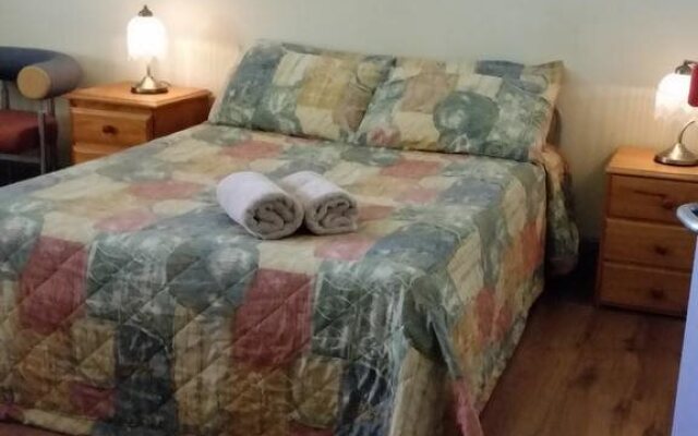 Willow Court Motel