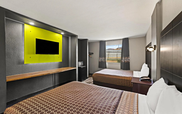 Rodeway Inn & Suites Downtown North