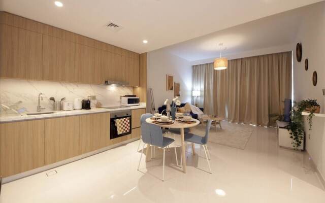 Luxury StayCation - Beachfront Apartment With Fantastic Palm Views