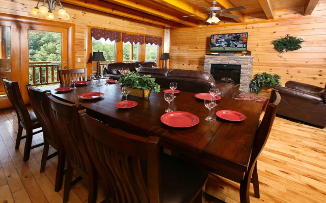 Family Valley Lodge - Six Bedroom Cabin