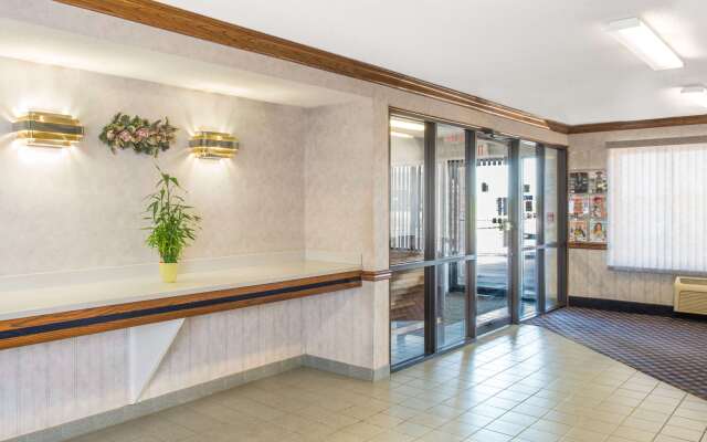 Days Inn by Wyndham Pontoon Beach