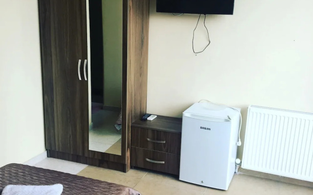 Hotel Guesthouse Lola