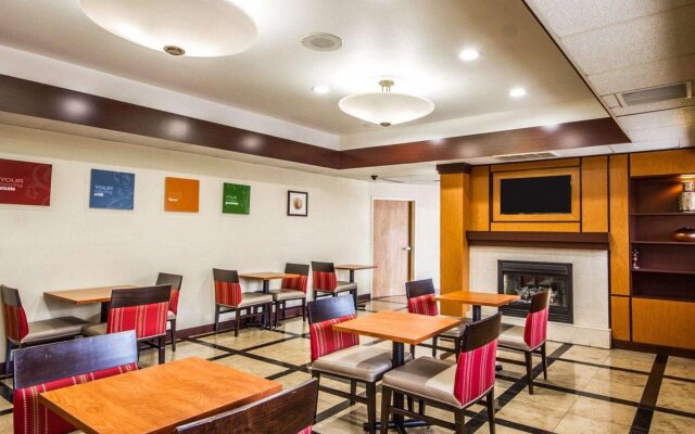 Comfort Inn & Suites Oakland