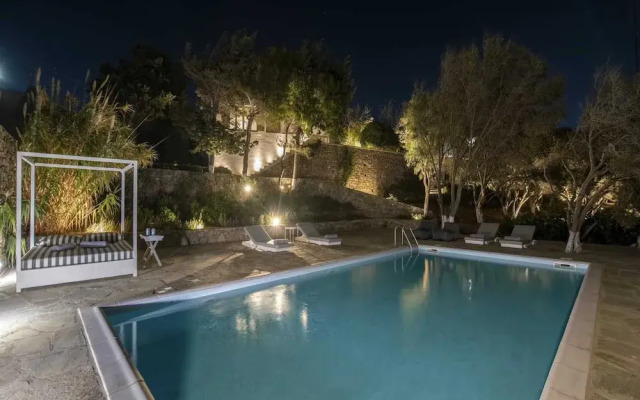 Traditional Villa With Swimming Pool
