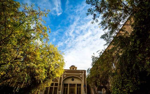 Moshir Al Mamalek Garden