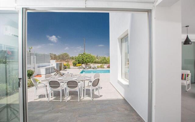 Villa Ochosto Helios - Beautiful 5 Bedroom Protaras Villa - Walking Distance to Fig Tree Bay Beach