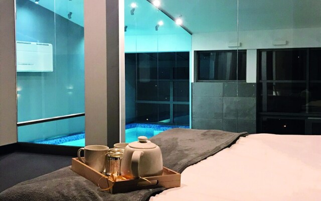 Młyńska 8 Apartament z prywatnym basenem