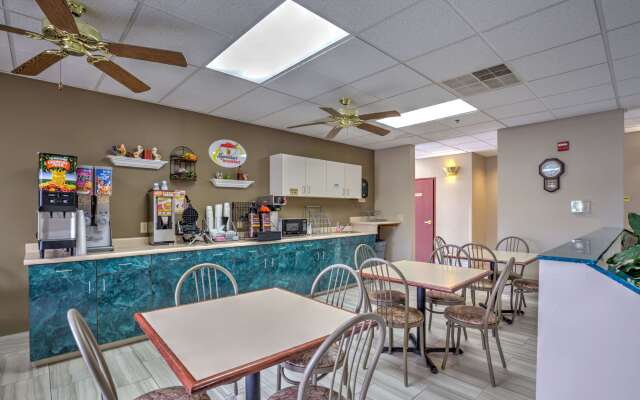 Super 8 by Wyndham Waterloo