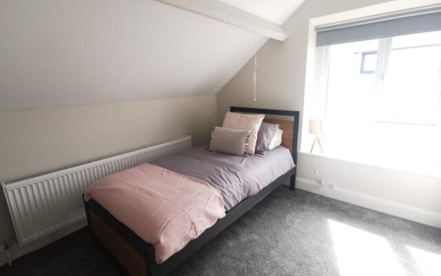 Lovely 3-bed House in Derry