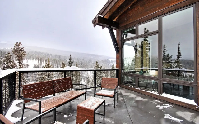 Spruce Ledge 4 Bedrooms 4.5 Bathrooms Townhouse