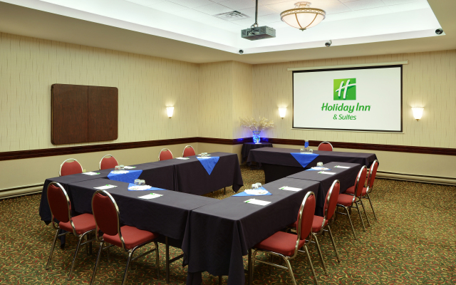 Holiday Inn and Suites Winnipeg Downtown by IHG
