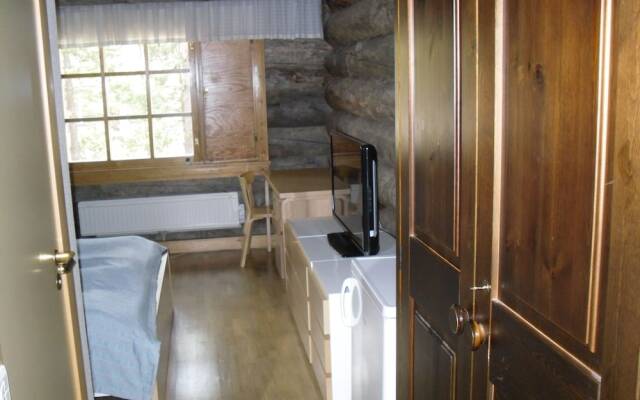 Saarikejo Log Chalet