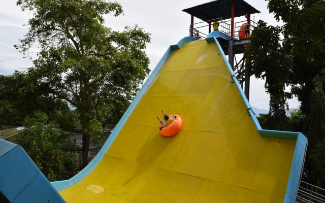 Bukit Merah Laketown Resort