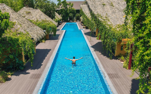 Khum Damnoen Resort