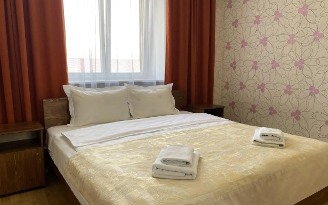 Гости на улице Ленина