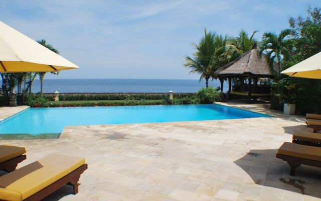 Villa Cerah Beachfront Holiday House