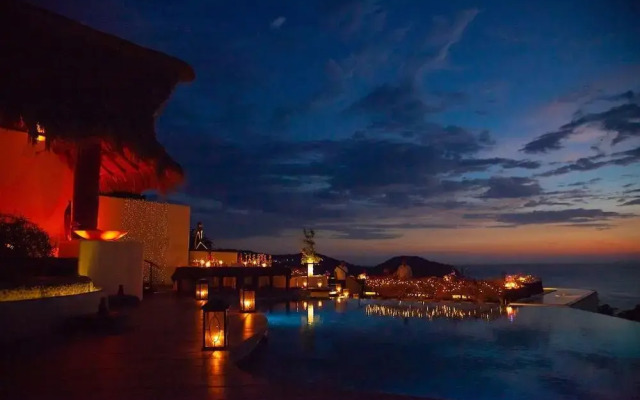 Tentaciones Hotel & Lounge Pool - Adults Only