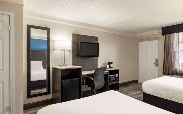 La Quinta Inn by Wyndham San Antonio I-35 N at Toepperwein