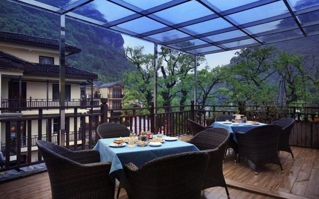 Peach Blossom Resort Hotel