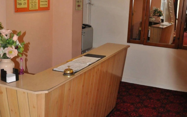 Carlton Hotel