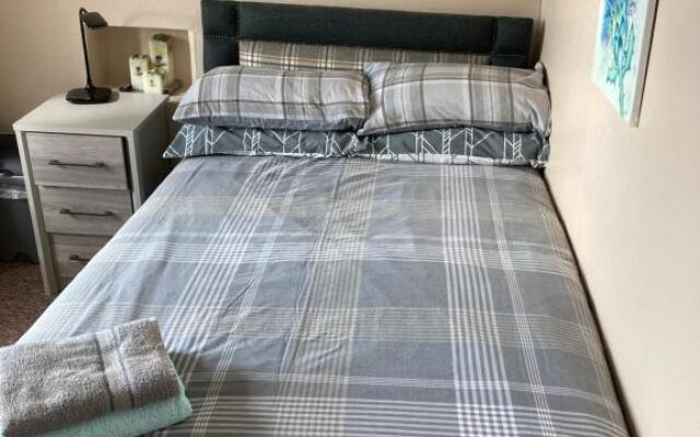 Thistle Room single with en-suite