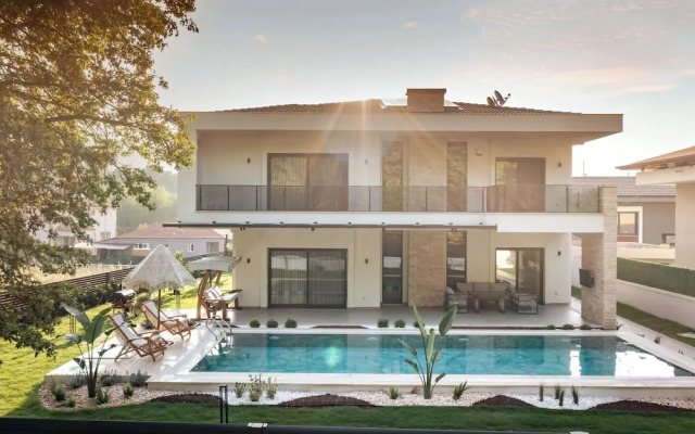 Spacious 4BR Villa Perfect for Families & Friends
