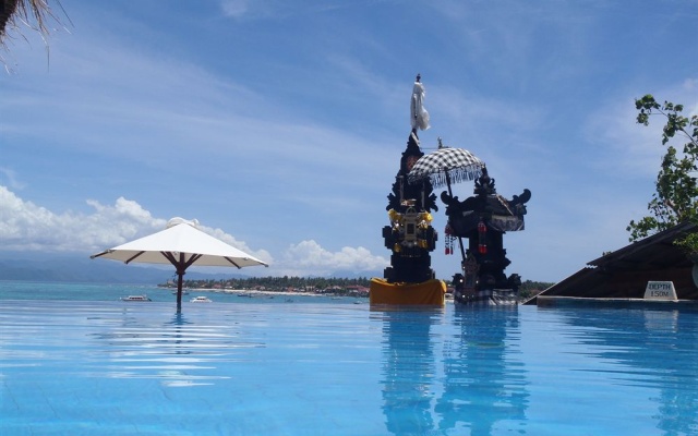 Coconuts Beach Resort – Pool – Lembongan Island