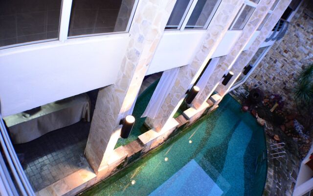 Pandora Spring Villa