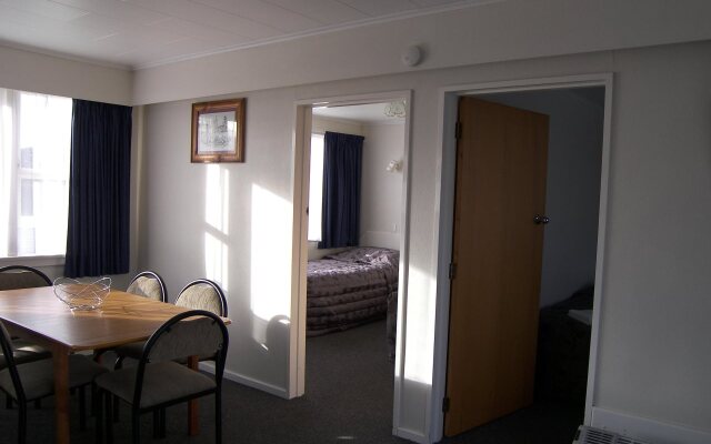 554 Moana Court Motel